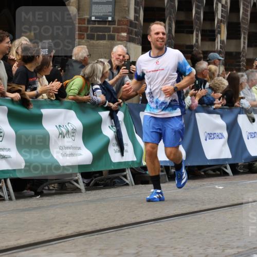 13.09.2026 - 21. swb-Marathon Bremen Strokosch-Dieckow http://msf.ph/oto/10311364 13.09.2026 13:04:06 Ziel 1090, 1587, 2889, 3500, 5024, 5143, 5719, 6973, 8096, 9642, 650, 3284, 3424, 4110, 4239, 6815, 9813 meine-sportfotos.de