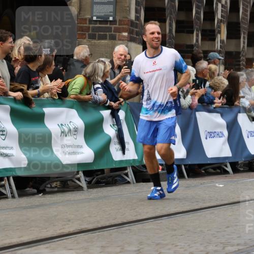 13.09.2026 - 21. swb-Marathon Bremen Strokosch-Dieckow http://msf.ph/oto/10311381 13.09.2026 13:04:06 Ziel 1090, 1587, 2889, 3500, 5024, 5143, 5719, 6973, 8096, 9642, 650, 3284, 3424, 4110, 4239, 6815, 9813 meine-sportfotos.de
