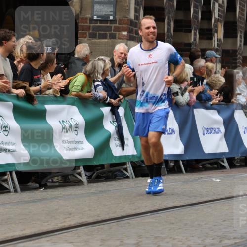 13.09.2026 - 21. swb-Marathon Bremen Strokosch-Dieckow http://msf.ph/oto/10311394 13.09.2026 13:04:06 Ziel 1090, 1587, 2889, 3500, 5024, 5143, 5719, 6973, 8096, 9642, 650, 3284, 3424, 4110, 4239, 6815, 9813 meine-sportfotos.de