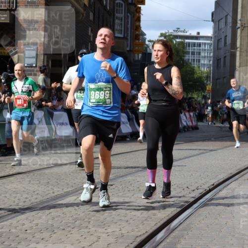 13.09.2026 - 21. swb-Marathon Bremen Strokosch-Dieckow http://msf.ph/oto/10311474 13.09.2026 13:30:40 Ziel 881, 1909, 1938, 2265, 2364, 2900, 3163, 3164, 4058, 4763, 5615, 7184, 7821, 7966, 8090, 8105, 8116, 8117, 8169, 8314, 8441, 8494, 8762, 8878, 9015, 9108, 9412, 9529, 244, 800, 834, 1533, 1771, 1841, 1926, 1941, 2985, 4251, 4920, 5600, 5681, 5802, 5822, 5900, 6343, 7012, 8616, 9290, 9507, 9653, 9767, 13090, 13215 meine-sportfotos.de