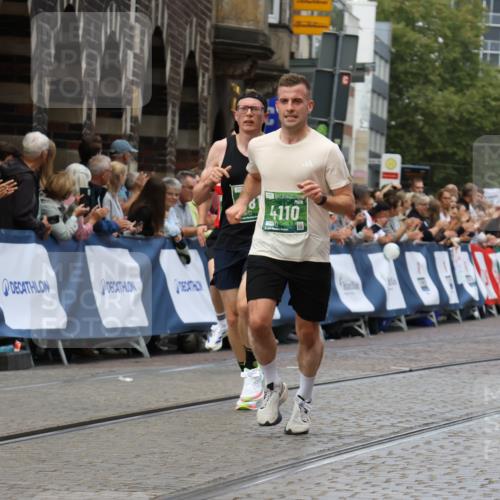 13.09.2026 - 21. swb-Marathon Bremen Strokosch-Dieckow http://msf.ph/oto/10311520 13.09.2026 13:04:11 Ziel 895, 1587, 2889, 3500, 4236, 5143, 6973, 8096, 9061, 9129, 9642, 650, 3284, 3424, 4110, 4239, 7871, 9813 meine-sportfotos.de