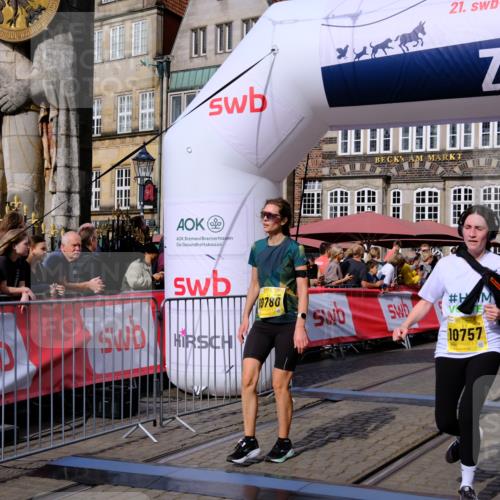 13.09.2026 - 21. swb-Marathon Bremen Tim E. http://msf.ph/oto/10311528 13.09.2026 10:53:39 Ziel 10448, 10585, 10757, 10780, 10821, 10886, 11012, 11168, 11379, 11590, 12040, 12056, 12170, 12275, 12308, 12461 meine-sportfotos.de
