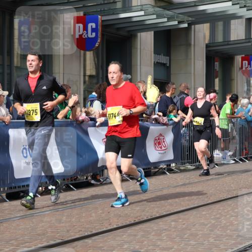 13.09.2026 - 21. swb-Marathon Bremen Strokosch-Dieckow http://msf.ph/oto/10311532 13.09.2026 10:55:27 Ziel 10203, 10243, 10297, 10374, 10379, 10423, 10529, 10550, 10703, 10788, 10809, 10881, 10952, 11377, 11510, 11557, 11748, 11862, 11975, 12030, 12108, 12125, 12143, 12150, 12188, 12348, 12484, 10256, 10555, 10725, 11001, 11014, 11414, 11466, 11631, 11910, 11941, 11977, 12201, 12218, 12258, 12348, 12549 meine-sportfotos.de