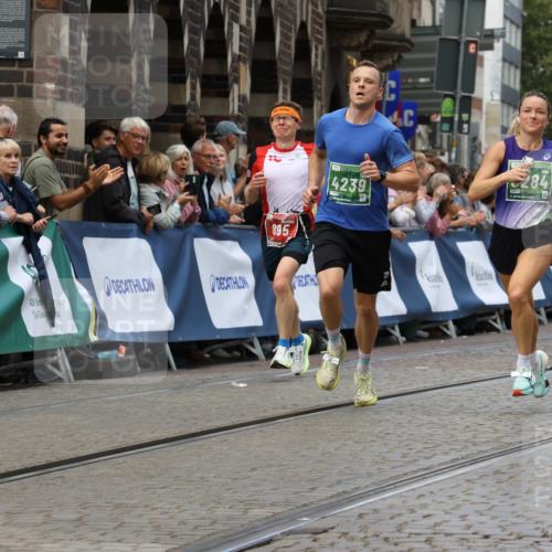 13.09.2026 - 21. swb-Marathon Bremen Strokosch-Dieckow http://msf.ph/oto/10311623 13.09.2026 13:04:18 Ziel 895, 2094, 2889, 3500, 4236, 8096, 9061, 9129, 9544, 9642, 650, 744, 1223, 1224, 1860, 2207, 3284, 4239, 7871, 8936, 13034 meine-sportfotos.de