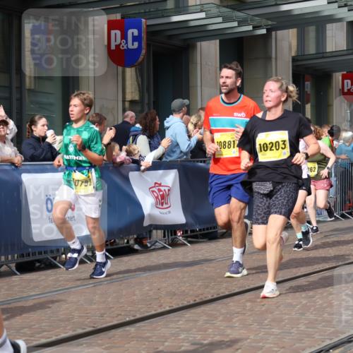 13.09.2026 - 21. swb-Marathon Bremen Strokosch-Dieckow http://msf.ph/oto/10311718 13.09.2026 10:55:29 Ziel 10243, 10297, 10374, 10379, 10423, 10529, 10550, 10690, 10703, 10788, 10809, 10881, 10952, 11377, 11510, 11557, 11862, 11972, 11975, 12061, 12108, 12125, 12143, 12150, 12188, 12484, 10203, 10256, 10725, 10788, 11014, 11414, 11466, 11631, 11748, 11910, 11941, 11975, 11977, 12030, 12201, 12218, 12258, 12348, 12549 meine-sportfotos.de