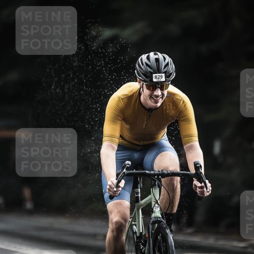 13.09.2026 - Stadtparktriathlon H.Heesch http://msf.ph/oto/10311721 13.09.2026 11:45:11 Radfahren 829, 877, 915 meine-sportfotos.de