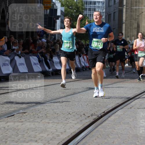 13.09.2026 - 21. swb-Marathon Bremen Strokosch-Dieckow http://msf.ph/oto/10311726 13.09.2026 13:30:43 Ziel 881, 1067, 1909, 1938, 2265, 2364, 2900, 3163, 3164, 3425, 4058, 4415, 4748, 4763, 5506, 6988, 7821, 7966, 8090, 8105, 8116, 8117, 8169, 8314, 8494, 8762, 8878, 8966, 9011, 9015, 9108, 9412, 9529, 9695, 244, 1189, 1533, 1771, 1841, 1941, 2985, 3360, 4251, 4920, 5600, 5681, 5802, 5822, 5900, 6307, 7012, 7760, 8543, 8616, 9290, 9507, 9653, 9767, 9962, 9976, 13152, 13215 meine-sportfotos.de