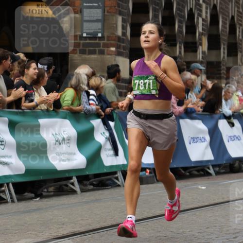 13.09.2026 - 21. swb-Marathon Bremen Strokosch-Dieckow http://msf.ph/oto/10311789 13.09.2026 13:04:24 Ziel 895, 2094, 3500, 4110, 4236, 6815, 9061, 9129, 9544, 9642, 9813, 744, 1223, 1224, 1860, 2207, 2956, 8701, 8936, 13034 meine-sportfotos.de