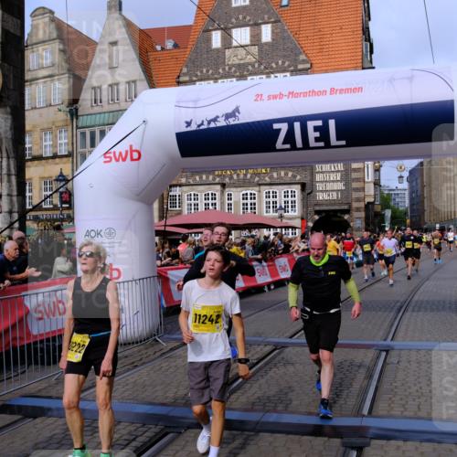 13.09.2026 - 21. swb-Marathon Bremen Tim E. http://msf.ph/oto/10311858 13.09.2026 10:53:53 Ziel 10141, 10174, 10222, 10227, 10478, 10479, 10626, 10821, 10838, 10845, 10886, 10905, 11242, 11446, 11502, 11590, 11800, 11950, 12056, 12119, 12308, 12331, 12341, 13597 meine-sportfotos.de