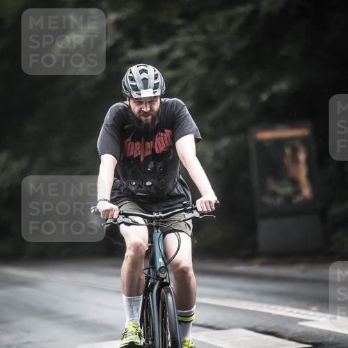 13.09.2026 - Stadtparktriathlon H.Heesch http://msf.ph/oto/10311912 13.09.2026 12:52:43 Radfahren 1195, 1203, 1209, 1267 meine-sportfotos.de