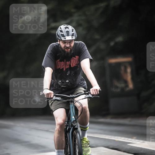 13.09.2026 - Stadtparktriathlon H.Heesch http://msf.ph/oto/10311919 13.09.2026 12:52:43 Radfahren 1195, 1203, 1209, 1267 meine-sportfotos.de
