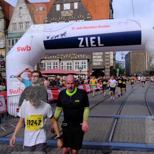 13.09.2026 - 21. swb-Marathon Bremen Tim E. http://msf.ph/oto/10311922 13.09.2026 10:53:54 Ziel 10141, 10174, 10222, 10227, 10478, 10479, 10626, 10821, 10838, 10845, 10886, 10905, 11242, 11446, 11502, 11590, 11800, 11950, 12056, 12119, 12308, 12331, 12341, 13597 meine-sportfotos.de