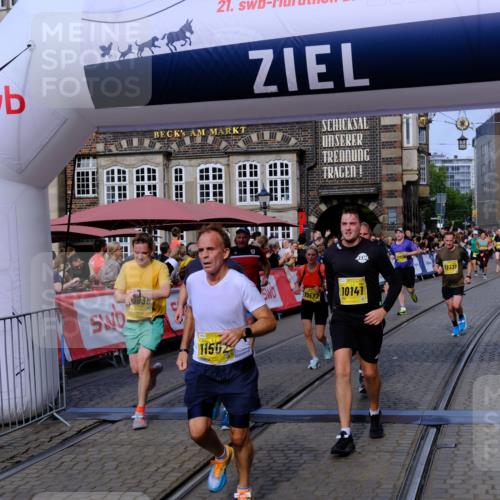 13.09.2026 - 21. swb-Marathon Bremen Tim E. http://msf.ph/oto/10311997 13.09.2026 10:53:57 Ziel 10141, 10174, 10222, 10227, 10478, 10479, 10626, 10684, 10685, 10838, 10845, 10905, 11242, 11446, 11502, 11596, 11800, 11950, 12119, 12331, 12341, 12492, 13597 meine-sportfotos.de