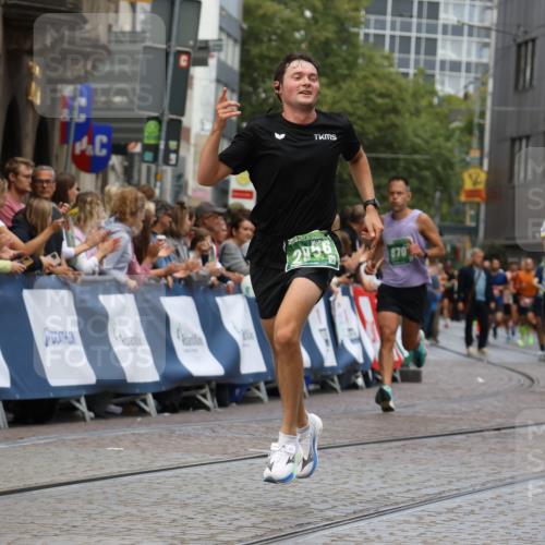 13.09.2026 - 21. swb-Marathon Bremen Strokosch-Dieckow http://msf.ph/oto/10312070 13.09.2026 13:04:34 Ziel 650, 3284, 3424, 4110, 4239, 6815, 9544, 9813, 1712, 2646, 2956, 5283, 7814, 8701, 9070, 9689 meine-sportfotos.de