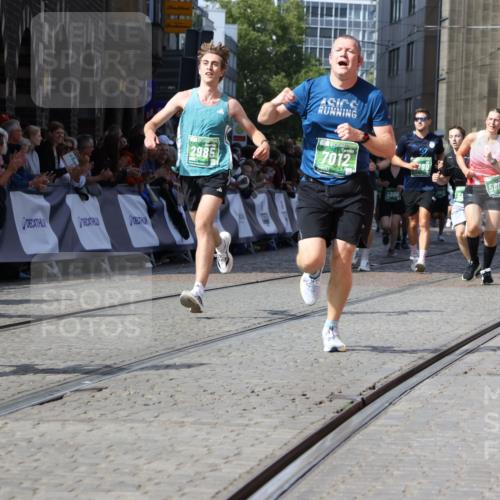 13.09.2026 - 21. swb-Marathon Bremen Strokosch-Dieckow http://msf.ph/oto/10312072 13.09.2026 13:30:43 Ziel 881, 1067, 1909, 1938, 2265, 2364, 2900, 3163, 3164, 3425, 4058, 4415, 4748, 4763, 5506, 6988, 7821, 7966, 8090, 8105, 8116, 8117, 8169, 8314, 8494, 8762, 8878, 8966, 9011, 9015, 9108, 9412, 9529, 9695, 244, 1189, 1533, 1771, 1841, 1941, 2985, 3360, 4251, 4920, 5600, 5681, 5802, 5822, 5900, 6307, 7012, 7760, 8543, 8616, 9290, 9507, 9653, 9767, 9962, 9976, 13152, 13215 meine-sportfotos.de