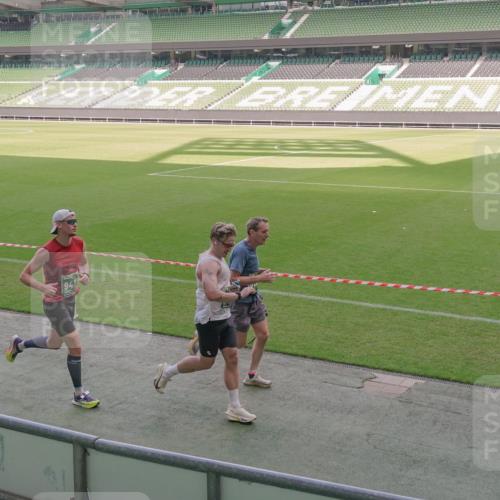 13.09.2026 - 21. swb-Marathon Bremen Michael Burmester http://msf.ph/oto/10312109 13.09.2026 12:47:52 Laufen im Stadion 382, 384, 538, 604, 621, 826, 868, 889, 1349, 1554, 1872, 1925, 2021, 2266, 2538, 2605, 2646, 2809, 2844, 2956, 3110, 3118, 3127, 3196, 3242, 3284, 3297, 3424, 3466, 3520, 3794, 3910, 4025, 4236, 4239, 4614, 4712, 4729, 4777, 4808, 4992, 5024, 5283, 5725, 5803, 5976, 6025, 6053, 6058, 6686, 6708, 6784, 6815, 6951, 7064, 7102, 7399, 7538, 7636, 7803, 7814, 7871, 8060, 8334, 8611, 8621, 8706, 8877, 8973, 8980, 8981, 8983, 9010, 9061, 9429, 9544, 9689, 9813, 9918, 9934 meine-sportfotos.de