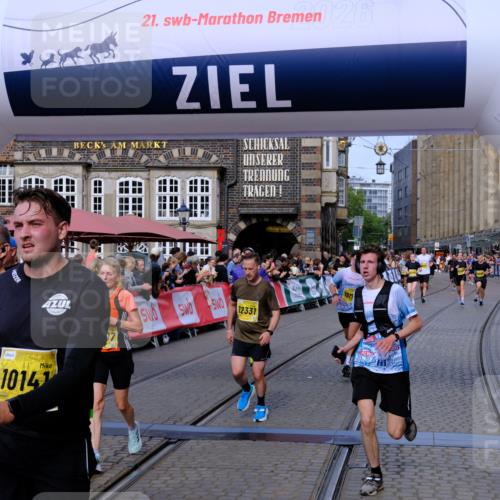 13.09.2026 - 21. swb-Marathon Bremen Tim E. http://msf.ph/oto/10312115 13.09.2026 10:53:59 Ziel 10141, 10174, 10222, 10227, 10478, 10479, 10626, 10684, 10685, 10838, 10845, 10905, 11242, 11446, 11489, 11502, 11596, 11800, 11950, 12119, 12331, 12341, 12405, 12492, 12515, 13597 meine-sportfotos.de