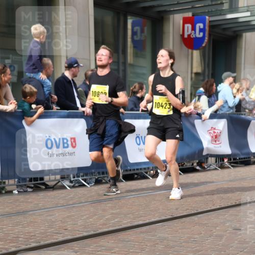13.09.2026 - 21. swb-Marathon Bremen Strokosch-Dieckow http://msf.ph/oto/10312131 13.09.2026 10:55:35 Ziel 10243, 10298, 10374, 10423, 10550, 10690, 10703, 10809, 10952, 11510, 11790, 11972, 12061, 12108, 12125, 12143, 12188, 12484, 13565, 10203, 10256, 10297, 10379, 10529, 10725, 10788, 10881, 11014, 11377, 11414, 11466, 11557, 11748, 11862, 11910, 11941, 11975, 11977, 12030, 12150, 12218, 12258, 12348, 12549 meine-sportfotos.de