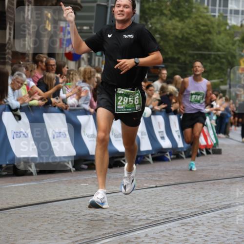 13.09.2026 - 21. swb-Marathon Bremen Strokosch-Dieckow http://msf.ph/oto/10312166 13.09.2026 13:04:35 Ziel 650, 3284, 3424, 4110, 4239, 6815, 7871, 9544, 9813, 1712, 2646, 2956, 5283, 7814, 8701, 9070, 9689, 13187 meine-sportfotos.de