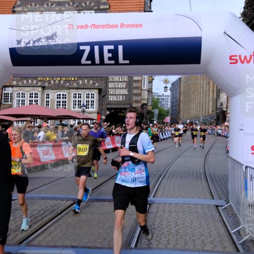 13.09.2026 - 21. swb-Marathon Bremen Tim E. http://msf.ph/oto/10312168 13.09.2026 10:54:00 Ziel 10141, 10174, 10222, 10227, 10255, 10478, 10479, 10626, 10684, 10685, 10838, 10845, 10905, 11242, 11446, 11489, 11502, 11596, 11800, 11950, 12119, 12331, 12341, 12405, 12492, 12515, 13597 meine-sportfotos.de