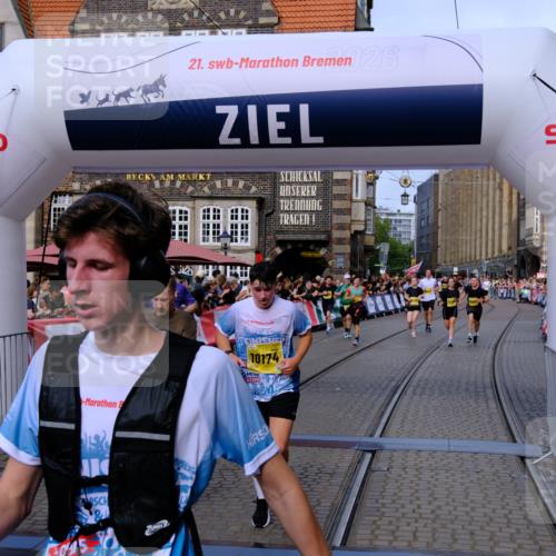 13.09.2026 - 21. swb-Marathon Bremen Tim E. http://msf.ph/oto/10312177 13.09.2026 10:54:01 Ziel 10141, 10174, 10222, 10227, 10255, 10478, 10479, 10626, 10684, 10685, 10838, 10845, 10905, 11242, 11446, 11489, 11502, 11596, 11800, 11950, 12119, 12331, 12341, 12405, 12492, 12515, 13597 meine-sportfotos.de