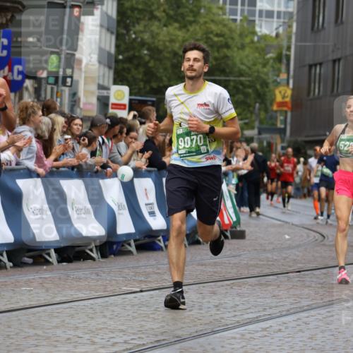 13.09.2026 - 21. swb-Marathon Bremen Strokosch-Dieckow http://msf.ph/oto/10312179 13.09.2026 13:04:37 Ziel 650, 3284, 3424, 4110, 4239, 6815, 7871, 9813, 1712, 2646, 5283, 5674, 7538, 7814, 8054, 8701, 9070, 9306, 9689, 13187 meine-sportfotos.de