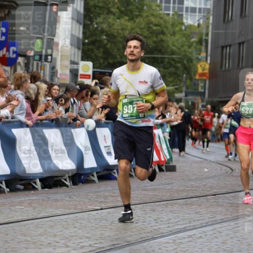 13.09.2026 - 21. swb-Marathon Bremen Strokosch-Dieckow http://msf.ph/oto/10312198 13.09.2026 13:04:37 Ziel 650, 3284, 3424, 4110, 4239, 6815, 7871, 9813, 1712, 2646, 5283, 5674, 7538, 7814, 8054, 8701, 9070, 9306, 9689, 13187 meine-sportfotos.de