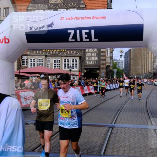 13.09.2026 - 21. swb-Marathon Bremen Tim E. http://msf.ph/oto/10312224 13.09.2026 10:54:02 Ziel 10141, 10174, 10222, 10227, 10255, 10478, 10684, 10685, 10708, 10838, 10845, 10905, 11242, 11446, 11489, 11502, 11596, 11800, 11950, 12119, 12331, 12341, 12405, 12492, 12515, 13597 meine-sportfotos.de