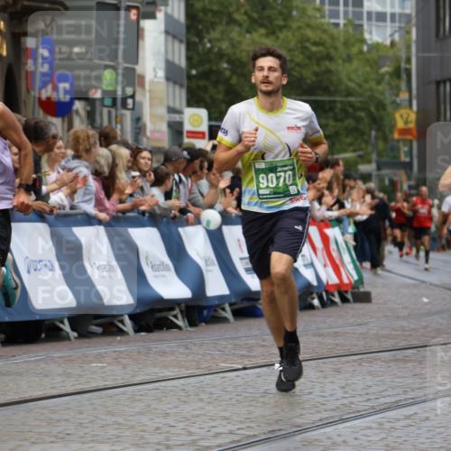 13.09.2026 - 21. swb-Marathon Bremen Strokosch-Dieckow http://msf.ph/oto/10312229 13.09.2026 13:04:37 Ziel 650, 3284, 3424, 4110, 4239, 6815, 7871, 9813, 1712, 2646, 5283, 5674, 7538, 7814, 8054, 8701, 9070, 9306, 9689, 13187 meine-sportfotos.de