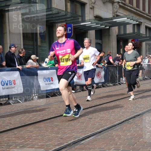 13.09.2026 - 21. swb-Marathon Bremen Strokosch-Dieckow http://msf.ph/oto/10312251 13.09.2026 10:55:38 Ziel 10243, 10298, 10374, 10690, 10703, 10949, 10952, 11219, 11510, 11790, 11972, 12061, 12108, 12143, 12476, 12484, 13565, 10203, 10256, 10297, 10379, 10423, 10529, 10550, 10725, 10788, 10809, 10881, 11377, 11414, 11510, 11557, 11748, 11862, 11941, 11975, 11977, 12030, 12125, 12150, 12188, 12218, 12258, 12348 meine-sportfotos.de