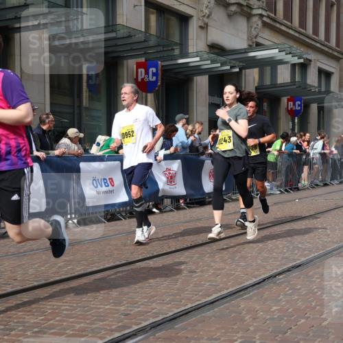 13.09.2026 - 21. swb-Marathon Bremen Strokosch-Dieckow http://msf.ph/oto/10312286 13.09.2026 10:55:39 Ziel 10243, 10298, 10365, 10374, 10690, 10703, 10949, 10952, 10957, 11219, 11790, 11972, 12061, 12108, 12143, 12476, 12484, 13565, 10203, 10243, 10256, 10297, 10379, 10423, 10529, 10550, 10725, 10788, 10809, 10881, 11377, 11414, 11510, 11557, 11748, 11862, 11941, 11975, 11977, 12030, 12125, 12150, 12188, 12218, 12258, 12348 meine-sportfotos.de