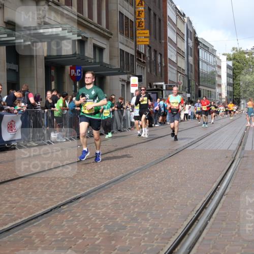 13.09.2026 - 21. swb-Marathon Bremen Strokosch-Dieckow http://msf.ph/oto/10312347 13.09.2026 10:55:43 Ziel 10246, 10298, 10365, 10374, 10690, 10703, 10949, 10957, 10960, 11219, 11782, 11790, 11972, 12061, 12143, 12476, 12484, 13565, 10203, 10243, 10256, 10297, 10379, 10423, 10529, 10550, 10725, 10788, 10809, 10881, 10952, 11377, 11414, 11510, 11557, 11748, 11862, 11941, 11975, 11977, 12030, 12108, 12125, 12150, 12188, 12258, 12348 meine-sportfotos.de