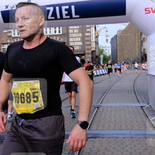 13.09.2026 - 21. swb-Marathon Bremen Tim E. http://msf.ph/oto/10312386 13.09.2026 10:54:08 Ziel 10141, 10174, 10227, 10255, 10478, 10579, 10684, 10685, 10708, 10838, 10905, 10947, 11206, 11489, 11502, 11596, 11950, 12075, 12244, 12331, 12341, 12356, 12405, 12435, 12492, 12515, 13597 meine-sportfotos.de