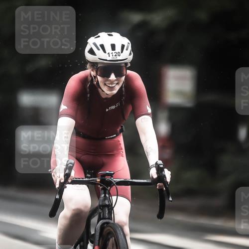 13.09.2026 - Stadtparktriathlon H.Heesch http://msf.ph/oto/10312422 13.09.2026 12:53:51 Radfahren 1088, 1120, 1136, 1232, 1255, 1257 meine-sportfotos.de