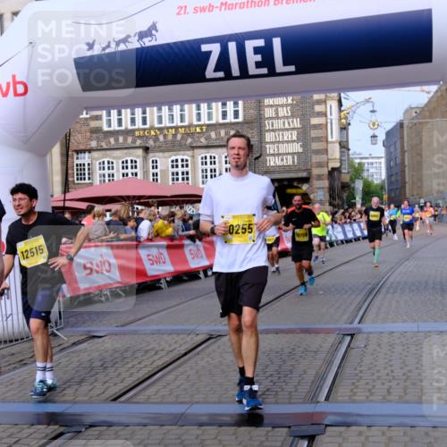 13.09.2026 - 21. swb-Marathon Bremen Tim E. http://msf.ph/oto/10312429 13.09.2026 10:54:09 Ziel 10141, 10174, 10227, 10255, 10478, 10579, 10684, 10685, 10708, 10838, 10905, 10947, 11010, 11206, 11489, 11596, 11950, 12075, 12244, 12331, 12341, 12356, 12405, 12435, 12492, 12515, 13531, 13597 meine-sportfotos.de