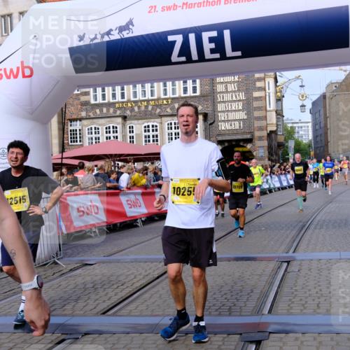 13.09.2026 - 21. swb-Marathon Bremen Tim E. http://msf.ph/oto/10312444 13.09.2026 10:54:09 Ziel 10141, 10174, 10227, 10255, 10478, 10579, 10684, 10685, 10708, 10838, 10905, 10947, 11010, 11206, 11489, 11596, 11950, 12075, 12244, 12331, 12341, 12356, 12405, 12435, 12492, 12515, 13531, 13597 meine-sportfotos.de