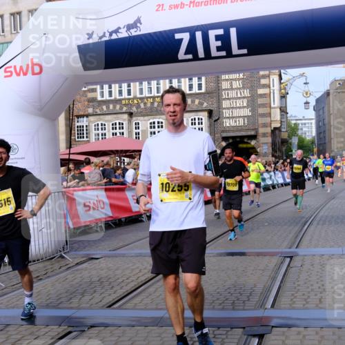 13.09.2026 - 21. swb-Marathon Bremen Tim E. http://msf.ph/oto/10312475 13.09.2026 10:54:10 Ziel 10174, 10255, 10478, 10579, 10684, 10685, 10708, 10822, 10905, 10947, 11010, 11206, 11489, 11596, 11950, 12075, 12244, 12331, 12341, 12356, 12405, 12435, 12492, 12515, 13531, 13597 meine-sportfotos.de