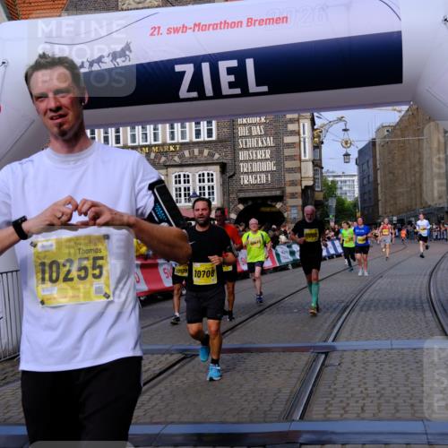 13.09.2026 - 21. swb-Marathon Bremen Tim E. http://msf.ph/oto/10312493 13.09.2026 10:54:11 Ziel 10174, 10255, 10579, 10684, 10685, 10708, 10822, 10905, 10947, 11010, 11206, 11489, 11596, 11950, 12075, 12244, 12331, 12356, 12405, 12435, 12492, 12515, 13531 meine-sportfotos.de