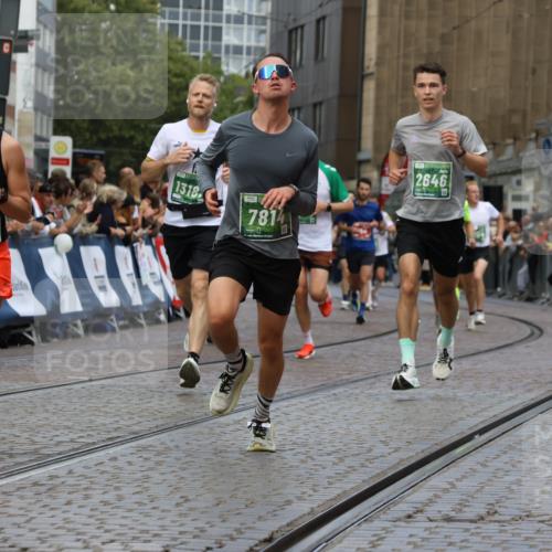 13.09.2026 - 21. swb-Marathon Bremen Strokosch-Dieckow http://msf.ph/oto/10312509 13.09.2026 13:04:47 Ziel 650, 744, 1223, 1224, 1860, 2207, 2956, 3284, 4239, 7871, 8936, 13034, 2646, 5674, 6708, 7538, 7814, 8054, 9306, 9495, 9689, 13187 meine-sportfotos.de