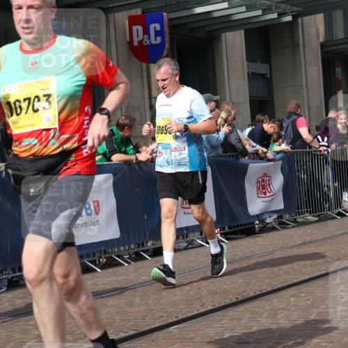 13.09.2026 - 21. swb-Marathon Bremen Strokosch-Dieckow http://msf.ph/oto/10312529 13.09.2026 10:55:48 Ziel 10246, 10298, 10365, 10443, 10690, 10699, 10703, 10949, 10957, 10960, 11219, 11280, 11570, 11693, 11782, 11790, 11972, 12061, 12452, 12476, 12484, 13565, 10203, 10243, 10256, 10297, 10374, 10379, 10423, 10529, 10550, 10788, 10809, 10881, 10952, 11377, 11414, 11510, 11557, 11748, 11862, 11941, 11975, 11977, 12030, 12108, 12125, 12143, 12150, 12188, 12348 meine-sportfotos.de