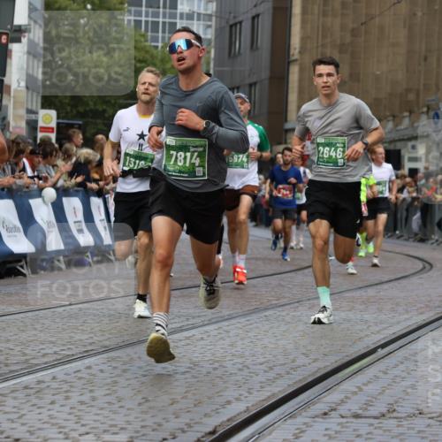 13.09.2026 - 21. swb-Marathon Bremen Strokosch-Dieckow http://msf.ph/oto/10312542 13.09.2026 13:04:47 Ziel 650, 744, 1223, 1224, 1860, 2207, 2956, 3284, 4239, 7871, 8936, 13034, 2646, 5674, 6708, 7538, 7814, 8054, 9306, 9495, 9689, 13187 meine-sportfotos.de