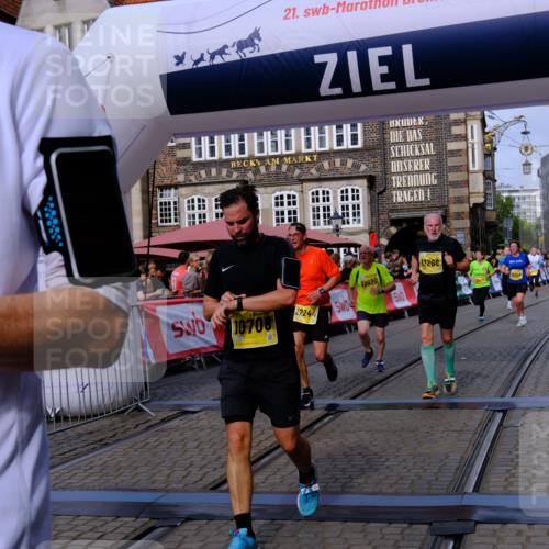 13.09.2026 - 21. swb-Marathon Bremen Tim E. http://msf.ph/oto/10312555 13.09.2026 10:54:12 Ziel 10174, 10255, 10579, 10684, 10685, 10708, 10822, 10947, 11010, 11206, 11489, 11596, 11950, 12075, 12244, 12356, 12405, 12435, 12492, 12515, 13531 meine-sportfotos.de