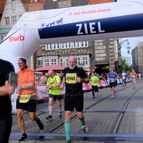 13.09.2026 - 21. swb-Marathon Bremen Tim E. http://msf.ph/oto/10312572 13.09.2026 10:54:13 Ziel 10255, 10579, 10684, 10685, 10708, 10822, 10947, 11010, 11206, 11489, 11596, 11950, 12075, 12244, 12356, 12405, 12435, 12492, 12515, 13531 meine-sportfotos.de