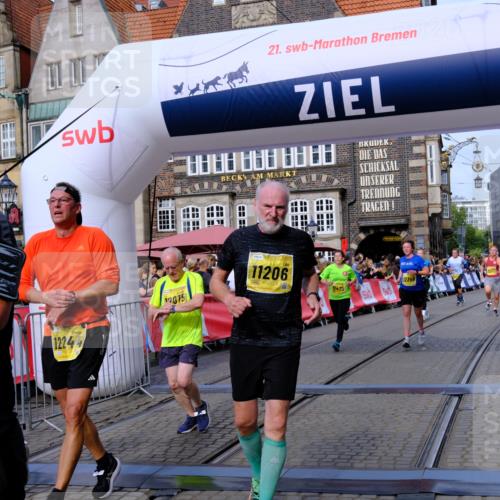 13.09.2026 - 21. swb-Marathon Bremen Tim E. http://msf.ph/oto/10312587 13.09.2026 10:54:14 Ziel 10255, 10579, 10684, 10685, 10708, 10822, 10947, 11010, 11206, 11290, 11489, 11596, 12075, 12244, 12356, 12405, 12435, 12492, 12515, 13531 meine-sportfotos.de
