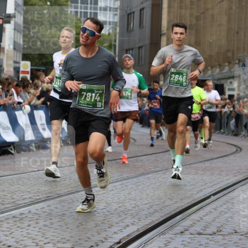 13.09.2026 - 21. swb-Marathon Bremen Strokosch-Dieckow http://msf.ph/oto/10312596 13.09.2026 13:04:47 Ziel 650, 744, 1223, 1224, 1860, 2207, 2956, 3284, 4239, 7871, 8936, 13034, 2646, 5674, 6708, 7538, 7814, 8054, 9306, 9495, 9689, 13187 meine-sportfotos.de