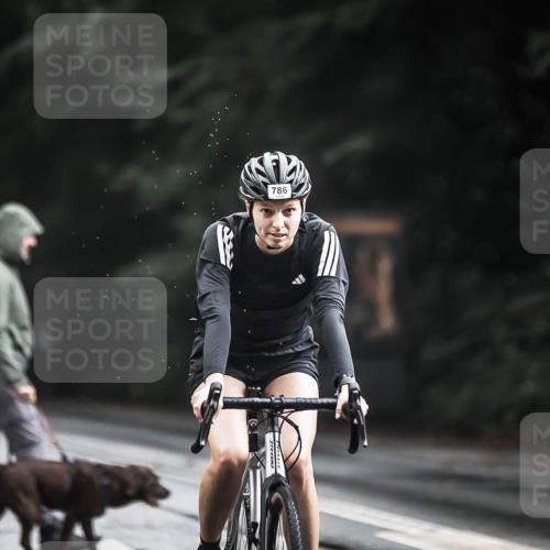 13.09.2026 - Stadtparktriathlon H.Heesch http://msf.ph/oto/10312623 13.09.2026 11:46:33 Radfahren 786, 835, 917, 933 meine-sportfotos.de