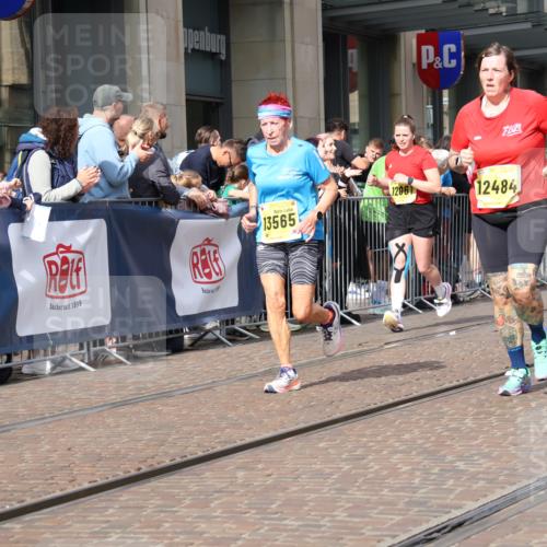 13.09.2026 - 21. swb-Marathon Bremen Strokosch-Dieckow http://msf.ph/oto/10312629 13.09.2026 10:55:50 Ziel 10246, 10298, 10322, 10365, 10443, 10670, 10690, 10699, 10949, 10957, 10960, 11219, 11280, 11570, 11693, 11782, 11790, 11972, 12061, 12452, 12476, 12484, 13565, 10203, 10243, 10297, 10374, 10379, 10423, 10529, 10550, 10703, 10788, 10809, 10881, 10952, 11377, 11414, 11510, 11557, 11748, 11862, 11941, 11975, 12030, 12108, 12125, 12143, 12150, 12188, 12348 meine-sportfotos.de