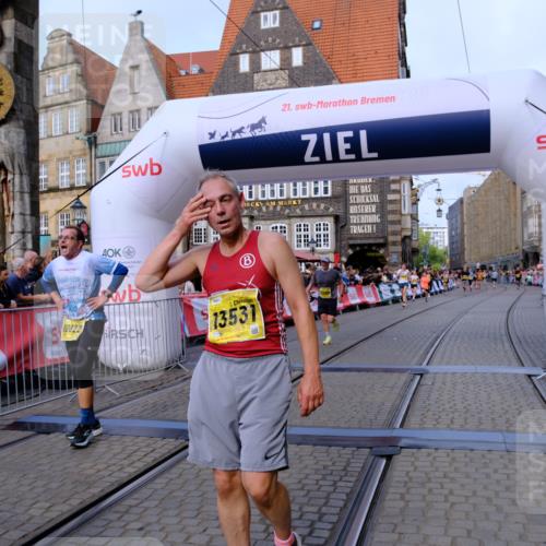 13.09.2026 - 21. swb-Marathon Bremen Tim E. http://msf.ph/oto/10312647 13.09.2026 10:54:21 Ziel 10579, 10708, 10822, 10947, 10996, 11010, 11206, 11290, 11329, 11361, 11765, 11998, 12075, 12244, 12356, 12435, 13531 meine-sportfotos.de