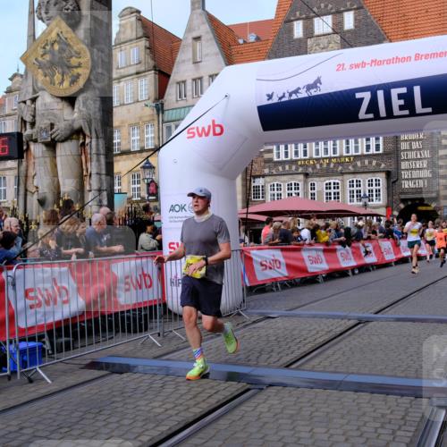 13.09.2026 - 21. swb-Marathon Bremen Tim E. http://msf.ph/oto/10312696 13.09.2026 10:54:23 Ziel 10579, 10822, 10947, 10996, 11010, 11206, 11290, 11329, 11361, 11765, 11989, 11998, 12075, 12244, 12356, 12435, 13531 meine-sportfotos.de