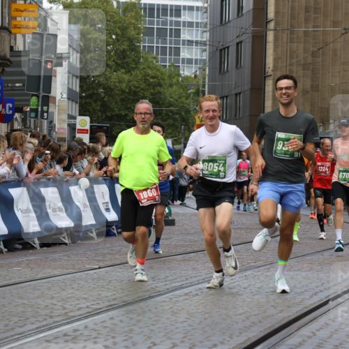 13.09.2026 - 21. swb-Marathon Bremen Strokosch-Dieckow http://msf.ph/oto/10312711 13.09.2026 13:04:51 Ziel 650, 744, 1223, 1224, 1860, 2207, 2956, 3284, 4239, 7871, 8701, 8936, 9070, 13034, 1336, 3196, 4729, 6708, 7538, 8054, 9306, 9495 meine-sportfotos.de